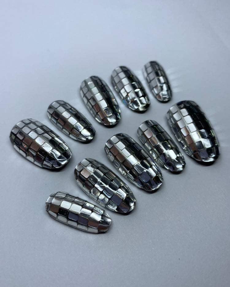 Press on nails